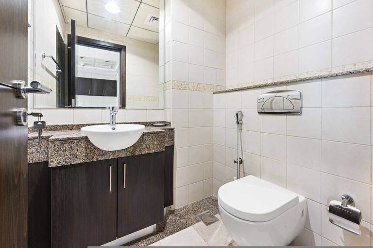 Room 3, Silkhaus Bay Central Tower Near Marina Mall, Dubai