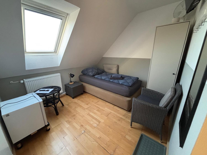 Bedroom 3, Zimmer-Bad-TV-Kuhlschrank-14, Gifhorn