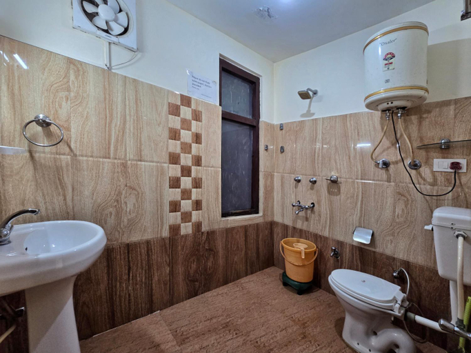Bathroom 5, Kailwood Guest House, Kangra