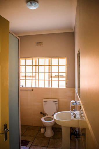Bathroom 2, ENTIRE LUXURY APARTMENTS, Mbabane East