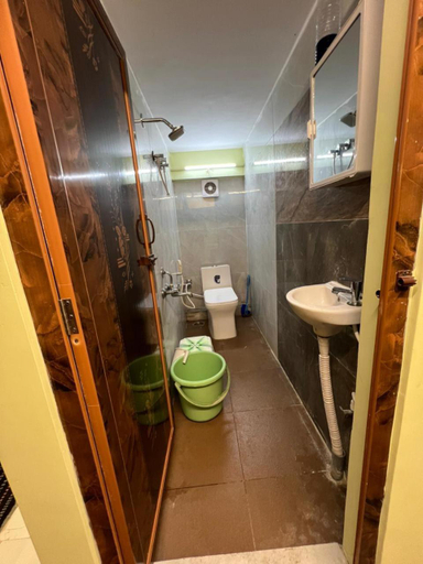 Bathroom 3, Cozy private Homestay in Bangalore Near IKEA, Bangalore