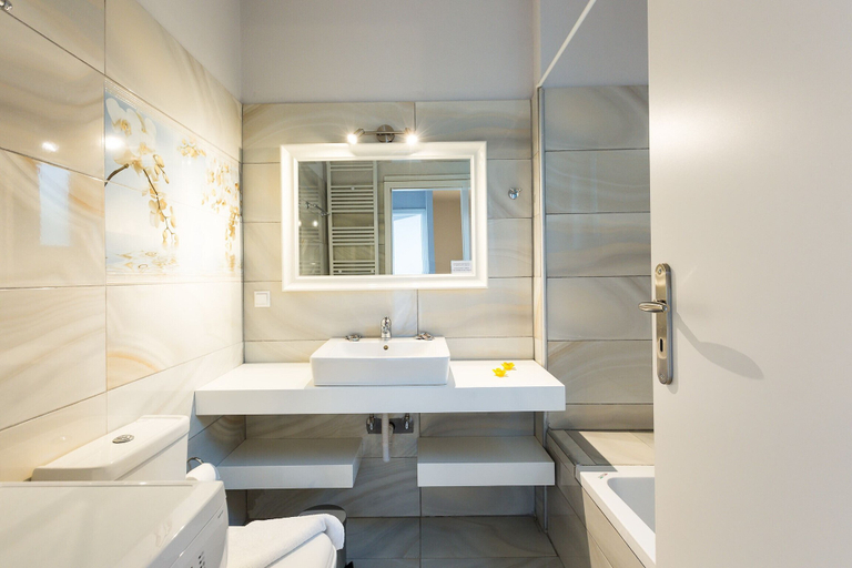 Bathroom 3, Sunset Maisonettes, Crete