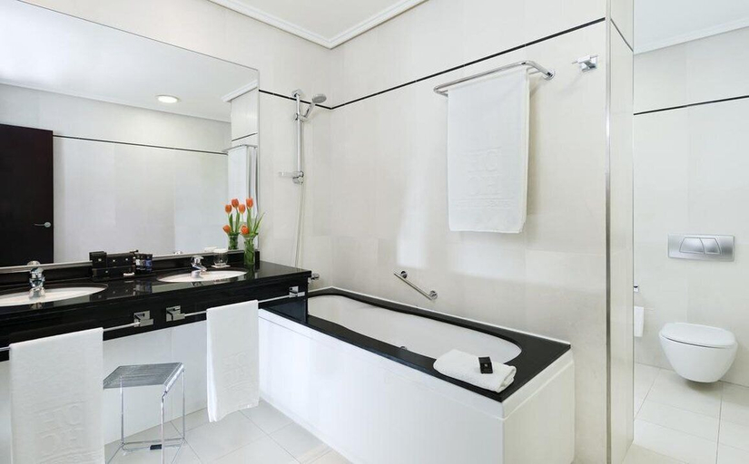 Bathroom 3, Valencia Center, Valencia