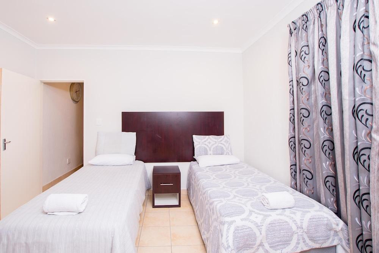 Bedroom 2, Prestigious Apartments, City of Johannesburg