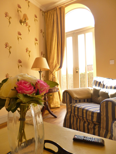 Living area 4, Mews Cottage in Breedon With Luxurious Ensuites, Leicestershire