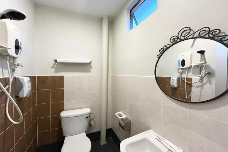 Bathroom 3, Collection O Malacca Near St John's Fort Formerly Gill Garden, Malacca City