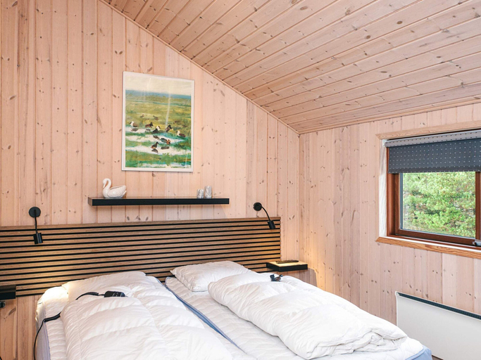 Bedroom 2, 4 Star Holiday Home in Blavand, Varde