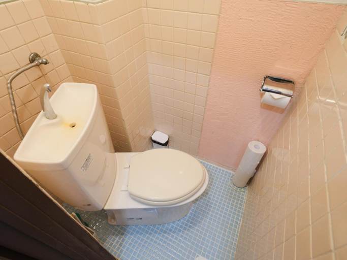 Bathroom 3, Omori Bigforest, Ōta