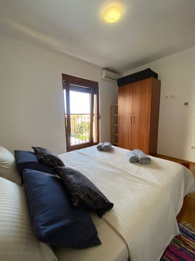 Room 5, House DMS, Tisno