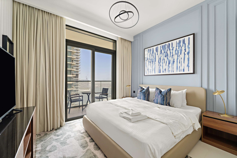 Room 2, Silkhaus Emaar Beachfront Tower w Balcony, Dubai
