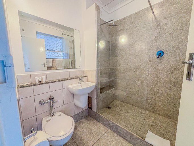 Bathroom, Baines Bed & Breakfast, Harare