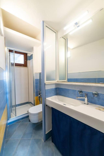 Bathroom 2, AltaMira Apartments, Messina