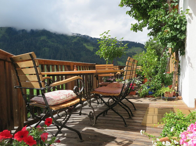 Outdoor dining 2, Chalet in Tyrol for 6 People, Kufstein