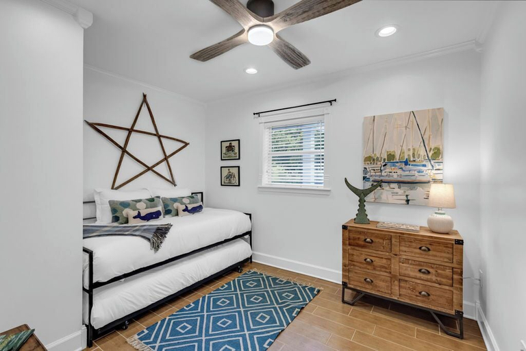 Room 5, Downtown Magnolia, Jackson