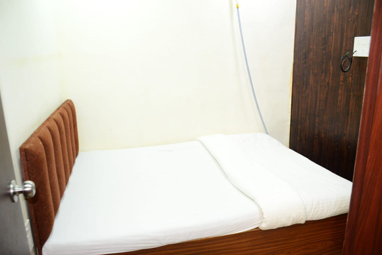 Room 3, Hotel New Churchgate, Mumbai City