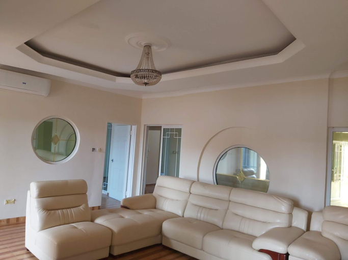 3, Villa Sleeps 10 with Garden, Lubumbashi