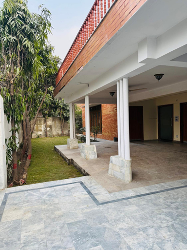 2, Hotel living spot, Lahore