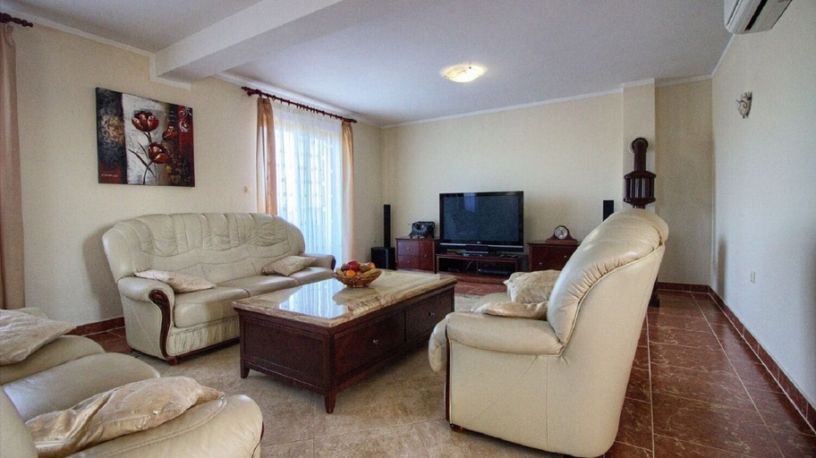 Others 5, House Kova, Ližnjan