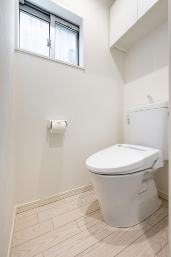 Bathroom, Urbane Villa -Kaname House-, Toshima