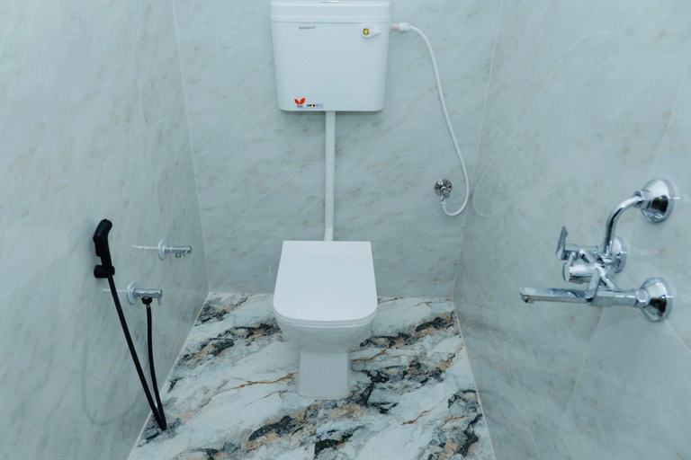 Bathroom 5, Hotel The Ram Krishna, Chhatarpur