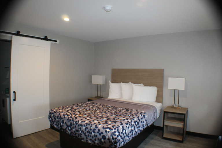 Bedroom 2, Riviera Motor Inn, Camden