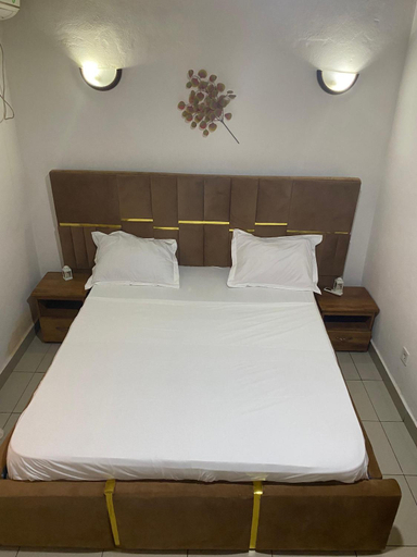 Others 5, LES LOGIS DE NOUVELLE ROUTE BASTOS, Mfoundi