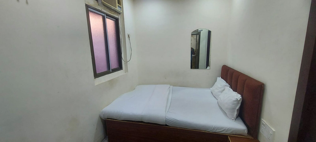 Room 4, Hotel New Churchgate, Mumbai City