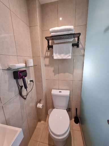 Bathroom 2, Melbourne Vivo, Melbourne