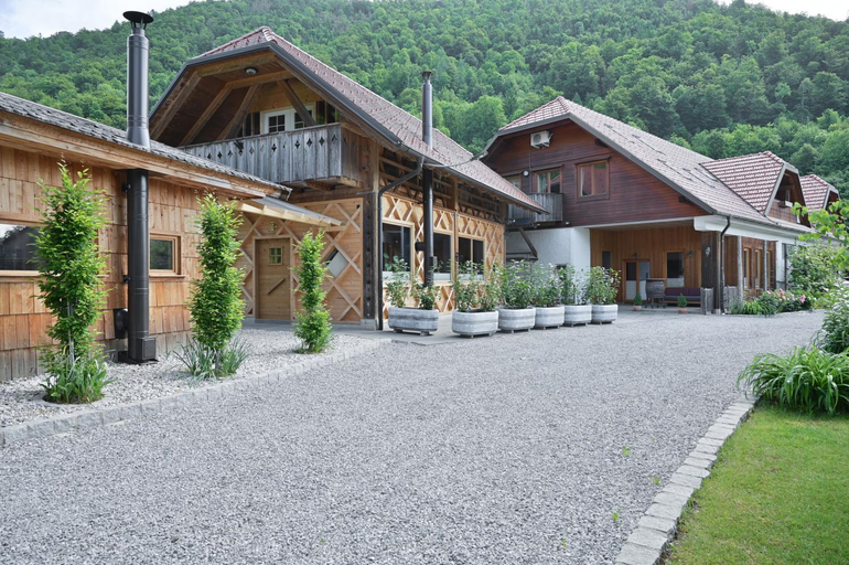 Exterior & Views