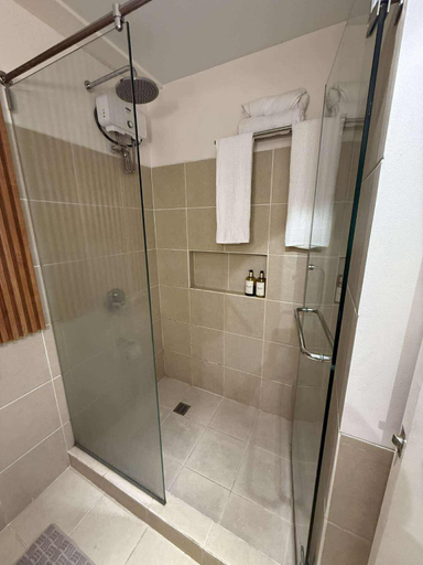 Bathroom 5, The Celandine Condo ni Maria 2, Quezon City