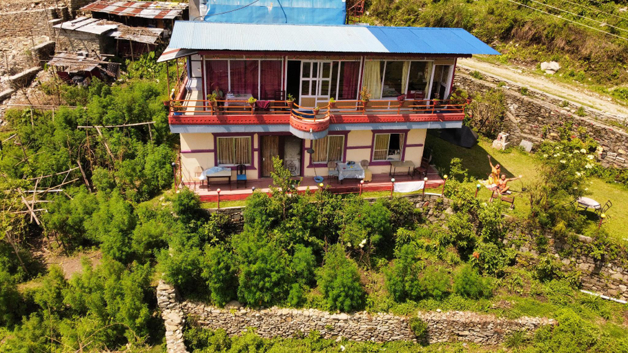 Exterior & Views