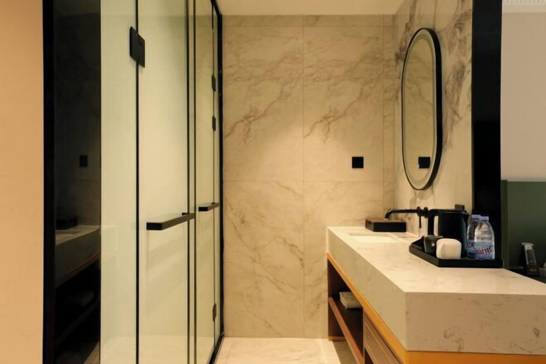 Bathroom 4, Bainian Hotel, Beihai