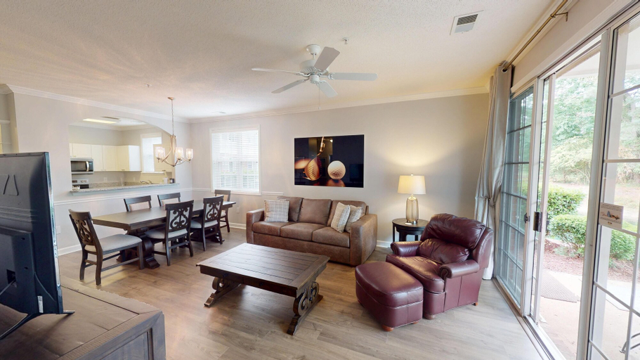 Interior 4, River Crossing 811, Horry