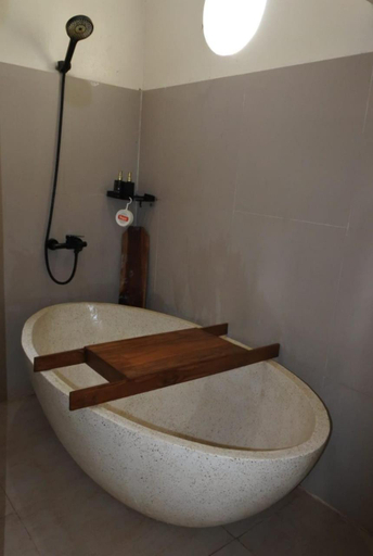 Bathroom, Lasakha Villa, Bantul