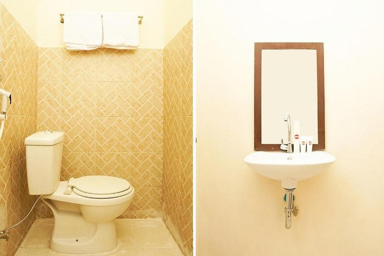 Bathroom, Nadia Homestay Syariah, Surabaya