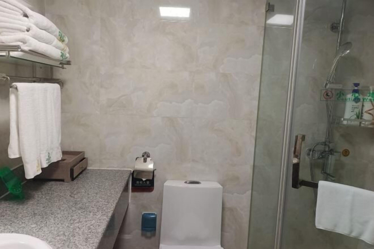 Bathroom 4, Zhongdu Hotel, Zhengzhou