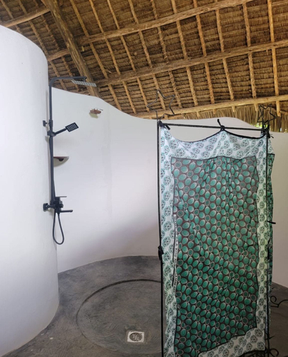 Bathroom 4, Unguja Lodge, Kusini