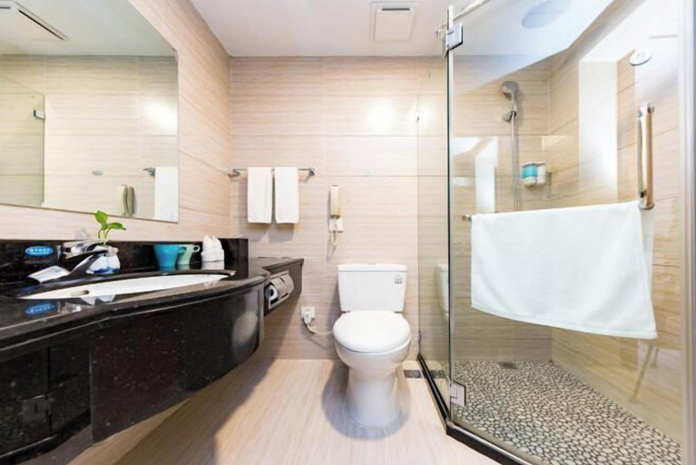 Bathroom 4, NEW OVERSEAS CHINESE HOTEL, Zhoushan