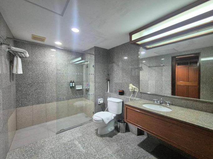 Bathroom 5, Loei Palace Hotel, Muang Loei