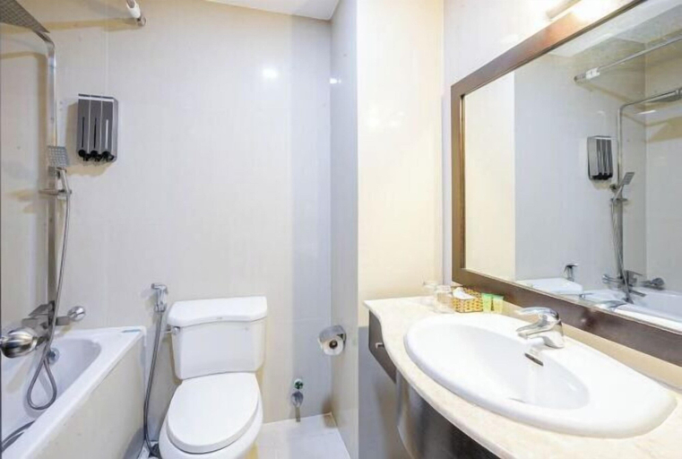 Bathroom 3, La Serena Boutique Hotel, District 7