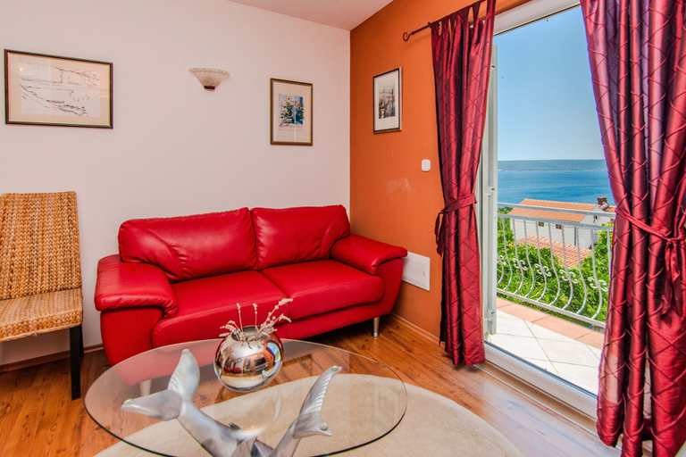 Room 5, Holiday Home Florendale With Pool, Jasenice