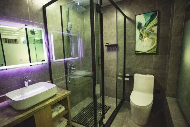 Bathroom 4, Jibolong Hotel, Lijiang