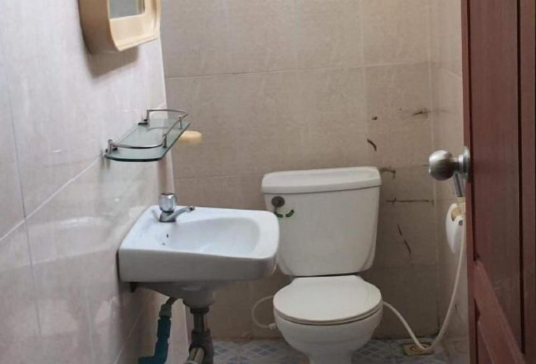 Bathroom 4, 139 Guest House, Phnom Penh
