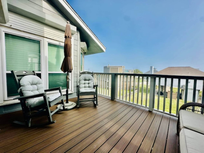 Terrace/patio 2, Shipwrecked Getaway For 6, Galveston