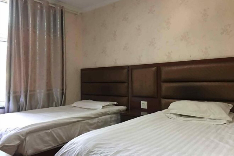 Bedroom 3, Pinghu Yinjiang Hotel, Jiaxing
