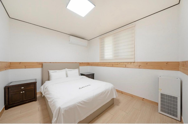 Bedroom 3, Jeonju Sanjeong-dong Moonlight Sound, Jeonju