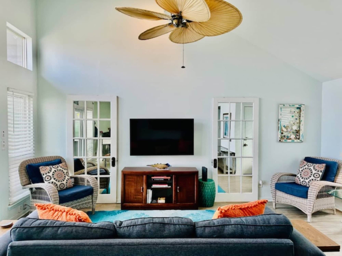 Living area 4, Shipwrecked Getaway For 6, Galveston