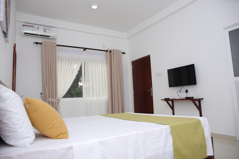 Bedroom 2, Amadel Negombo, Katana