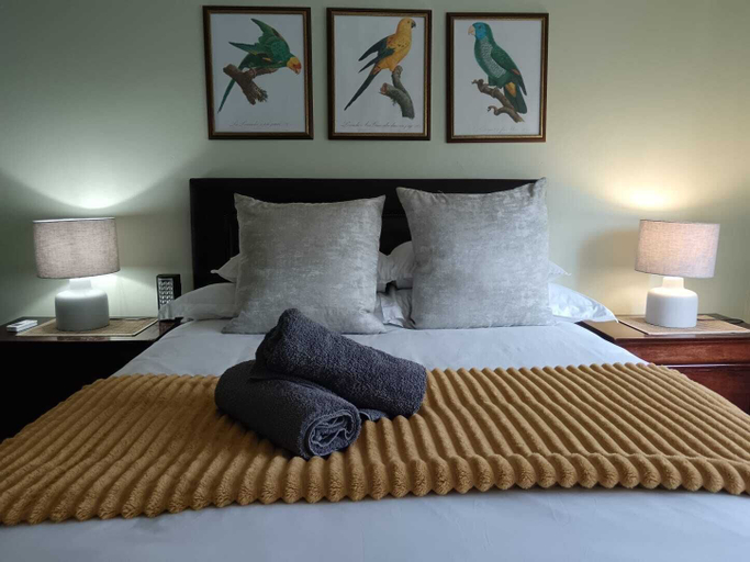 Room 4, 12 Saddleback Village, Uthungulu