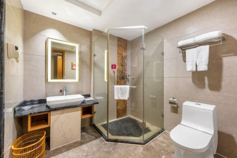 Bathroom 3, Bai Li Holiday Hotel (Enping Aofeng Square), Jiangmen